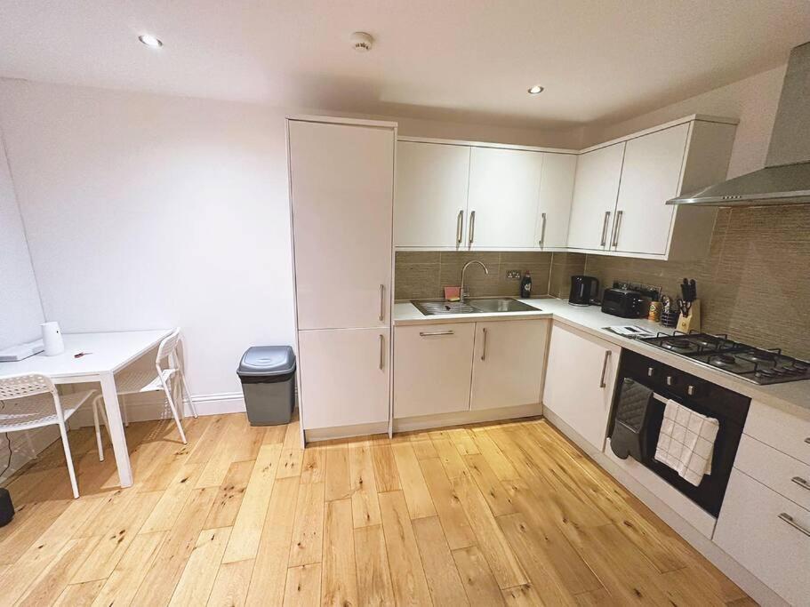 1 Bed Room Flat Near Central Лондон Экстерьер фото