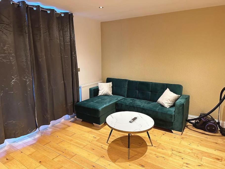 1 Bed Room Flat Near Central Лондон Экстерьер фото