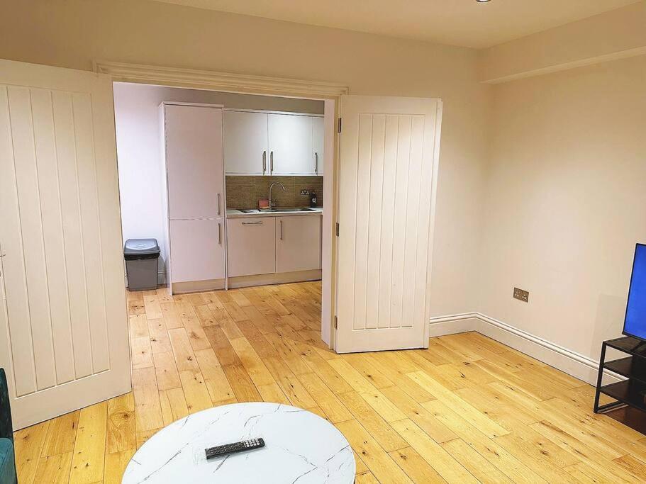 1 Bed Room Flat Near Central Лондон Экстерьер фото